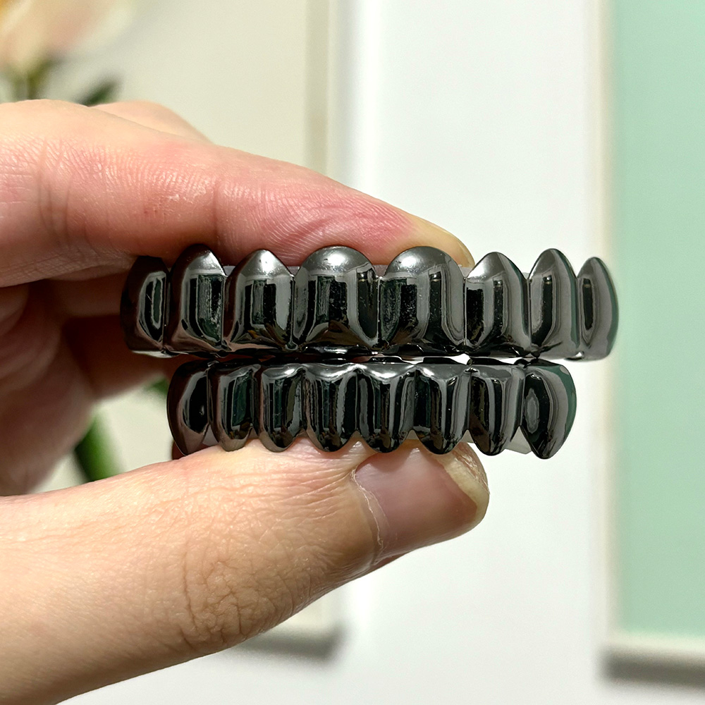 YOUNGX Grillz per Denti Neri L - Body Jewelry For Men recensione e prezzo
